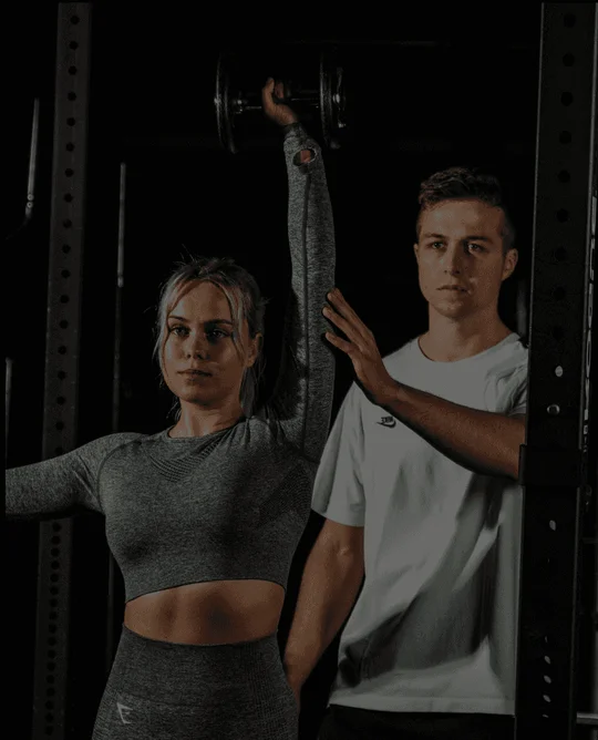 Max en een klant tijdens een training in de MDK-studio